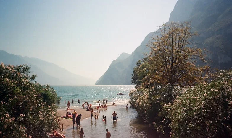 Cień na skraju wioski – historia Joanny z domu na końcu świata