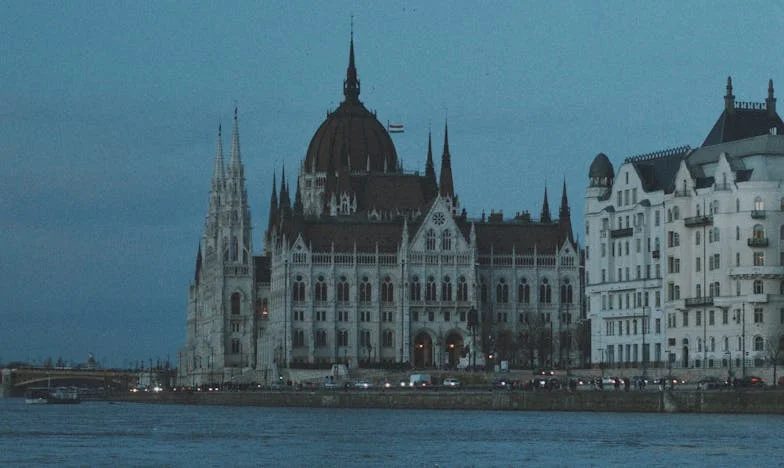 Granice ciszy: Kiedy dom staje się polem bitwy