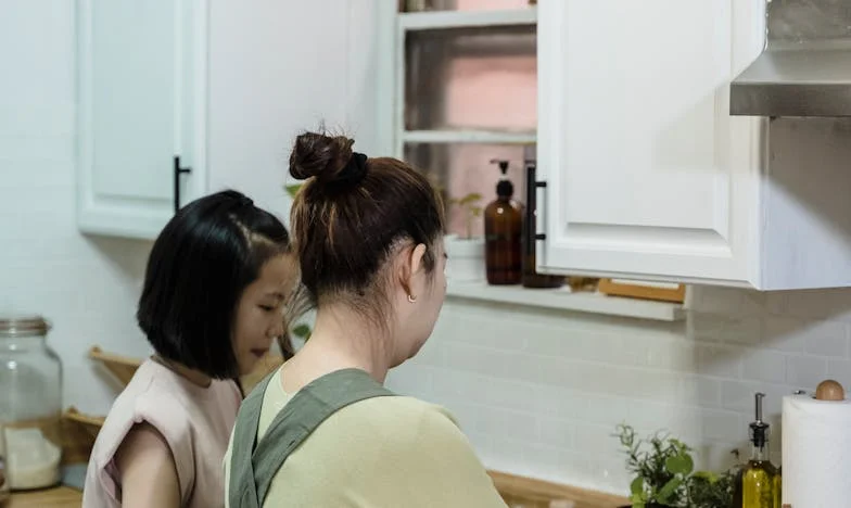 Kiedy mąż wyjechał, teściowa wyrzuciła mnie z domu: Historia upokorzenia i nowego początku w Warszawie