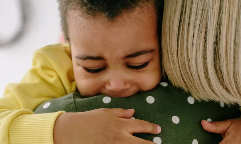 „Nie jesteś gotowa na dziecko, oddaj je do adopcji!” – historia, która rozdarła moją rodzinę