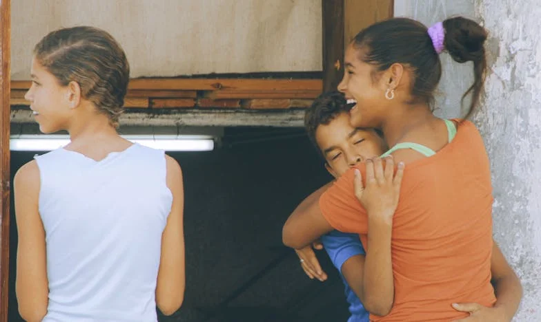 Nieproszony Gość przy Rodzinnym Stole – Historia o Granicach i Wierności