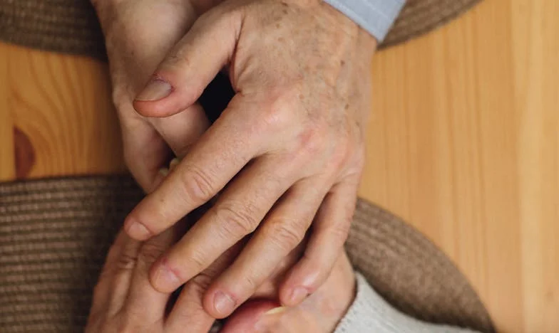 Pięć lat milczenia: Kiedy dług staje się ciężarem między miłościami