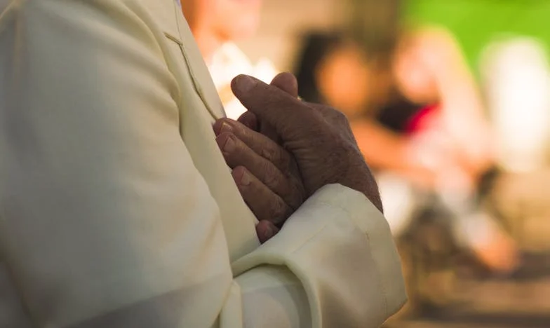 Przez sześć lat opiekowaliśmy się babcią mojego męża, podczas gdy teściowa wyjechała do pracy za granicę: Czuję się wykorzystana i oszukana