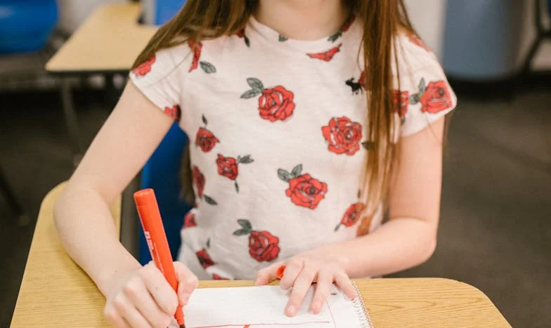 Wyrzucona z balu: Historia Zuzanny i jej kwiecistej sukienki