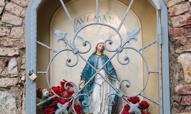 Zapomniana przez Matkę, Drżąca o Własne Dziecko: Historia Bólu i Nadziei Przekazywanej z Pokolenia na Pokolenie