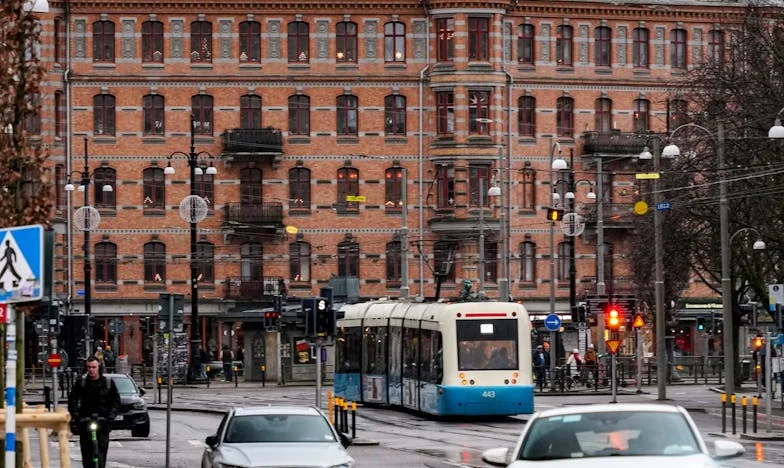 W cieniu teściowej – Burza wokół noworodka w polskim domu