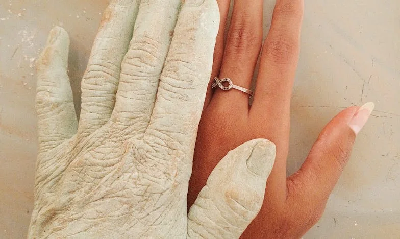 Skrytá pravda: Oči matky v pasti nedůvěry