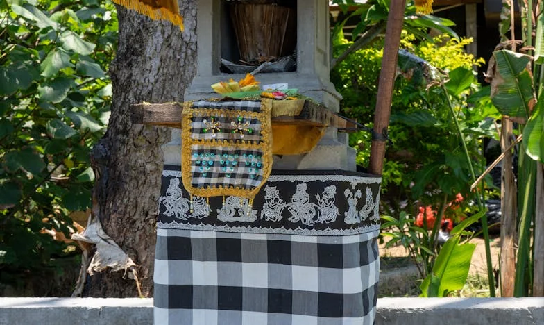 „Zaplatíš svatbu své sestry, vždyť máš peníze“ – Česká rodinná krize očima starší dcery