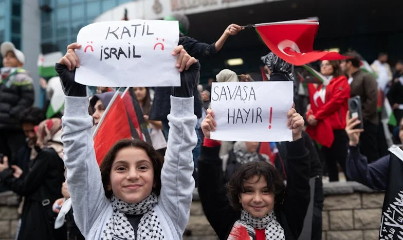 Jak jsem se snažila najít cestu ke své snaše: Příběh o tichu, nedorozumění a naději