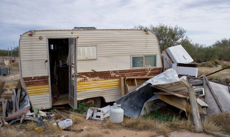 Krutý výběr mé tchyně: Jak upřednostňování jednoho syna rozbilo naši rodinu