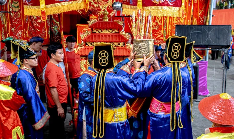 Mezi dvěma domovy: Příběh ztracené dcery a rodiny na rozcestí