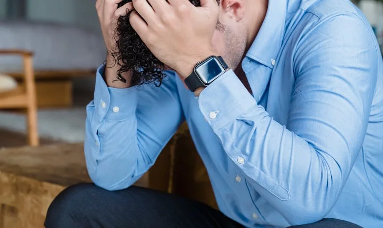 Moje dobrota jako tajemství: Proč se mám stydět za to, že pomáhám vlastní rodině?