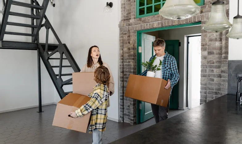 Myslel si, že jí nikdo neuvěří. Netušil, že její matka byla dvacet let vyšetřovatelkou na oddělení vražd. Příběh, který navždy změnil naši rodinu.