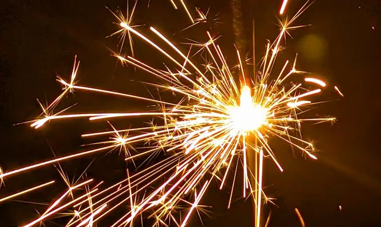 „Nejsi tu od toho, abys seděla u stolu.“ Příběh ženy, která se rozhodla přestat být neviditelná ve vlastní rodině