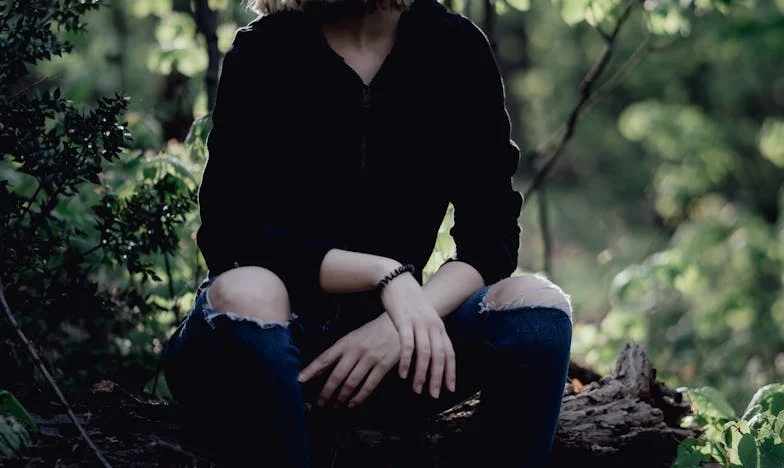 „Nikdy jsem nechtěla být na obtíž. Teď sedím sama a čekám, jestli někdo přijde.“ Moje stáří je jiné, než jsem si vysnila.