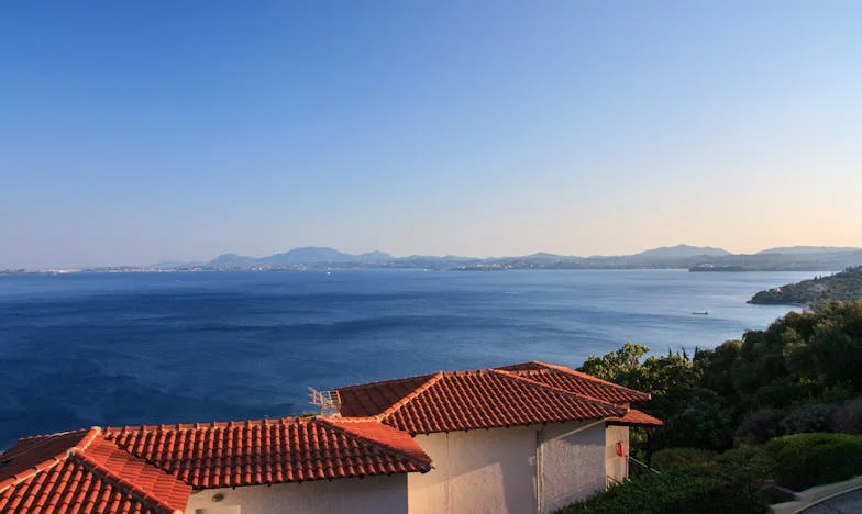 Tchán, který nám sežral domov: Kde končí rodina a začíná soukromí?