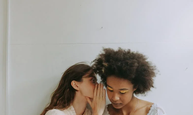 Vyhozená kvůli těhotenství: Po deseti letech se minulost vrací a já musím čelit rodičům, kteří mě kdysi opustili