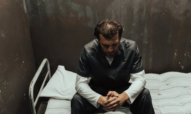 Za oltářem: Příběh Marie z Valašského Meziříčí – Jak jsem zjistila, že můj muž v kostele nehledal Boha, ale únik před pravdou