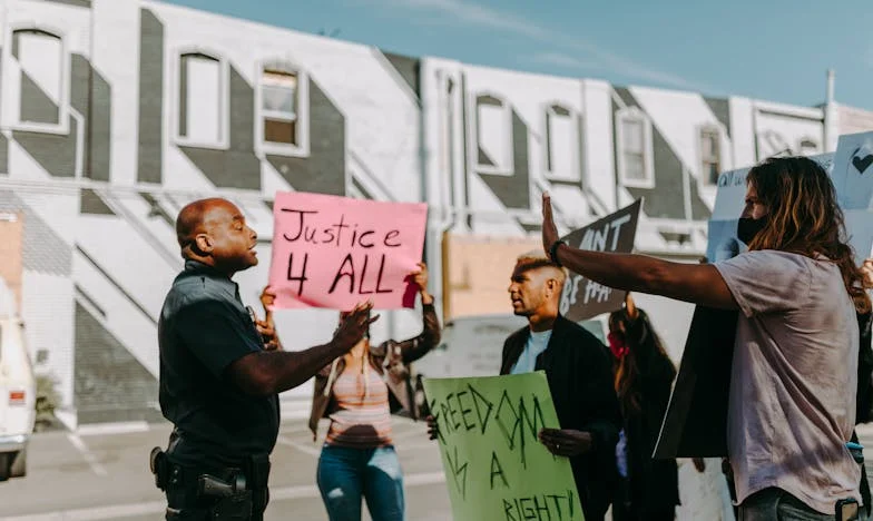Zůstala jsem sama s dluhy: Příběh o důvěře, zradě a novém začátku
