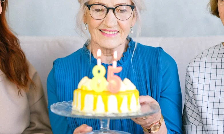 Dítě u kolejí: Pravda, která rozděluje i spojuje