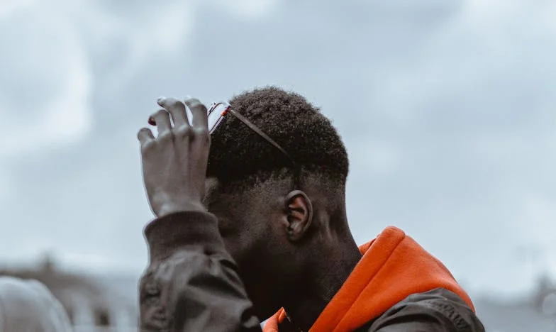 Noc, kdy tma viděla víc než světlo: Příběh o rodinných tajemstvích na českém venkově