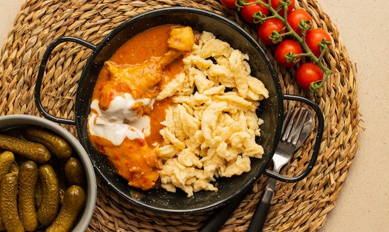 Ve věku šedesáti let jsem se rozhodla najít svou první lásku: Když jsem stála před jeho dveřmi, otevřela mi žena, která vypadala jako já