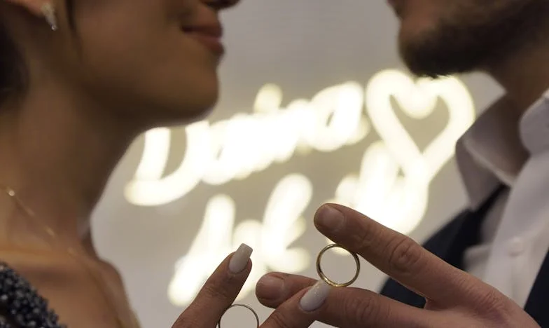 Zamilovala jsem se po šedesátce: Prý jsem směšná a naivní. Ale co když je to moje poslední šance na štěstí?