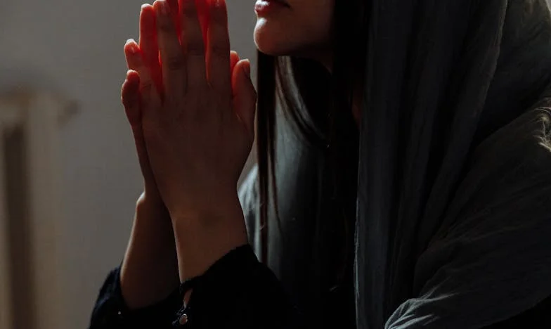 Když se rodina rozpadá: Příběh ztraceného domova v srdci Prahy