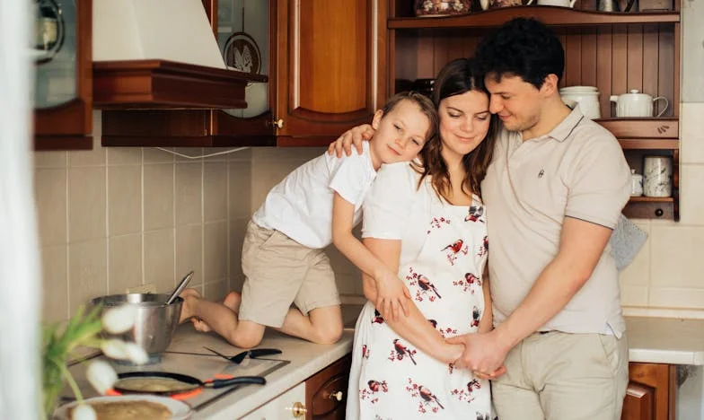 Můj manžel mi ukradl kartu a odjel s milenkou na dovolenou. To, co se stalo na letišti, změnilo všechno…