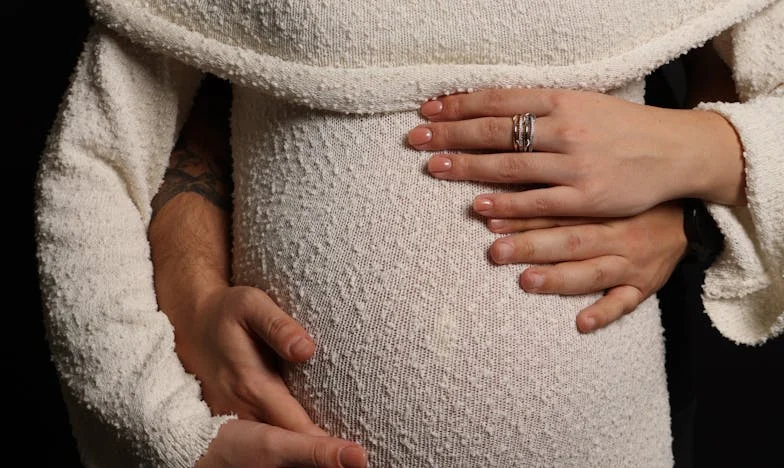 „Ne, tu sedačku si opravdu nekoupíme!“ – Jak nám hypotéka málem zničila manželství i vztahy v rodině