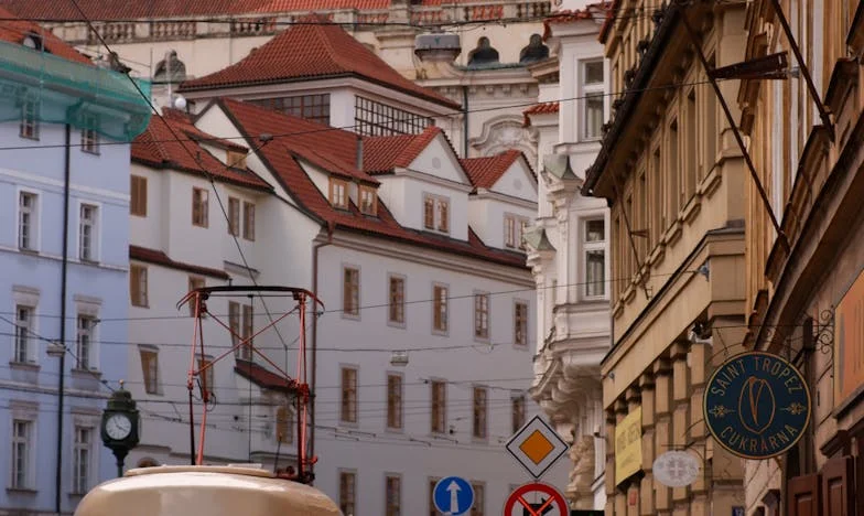 Pod maskou přátelství: Noc, kdy jsem slyšel všechno