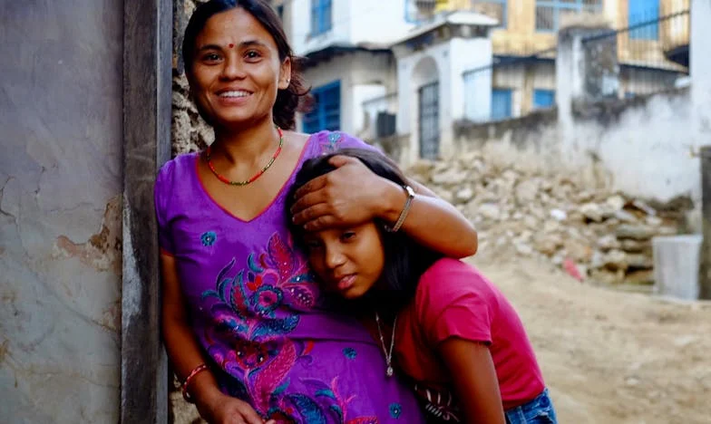 „Sbírej si věci a pojď hned!“ – Jak moje tchyně převzala kontrolu nad naším životem