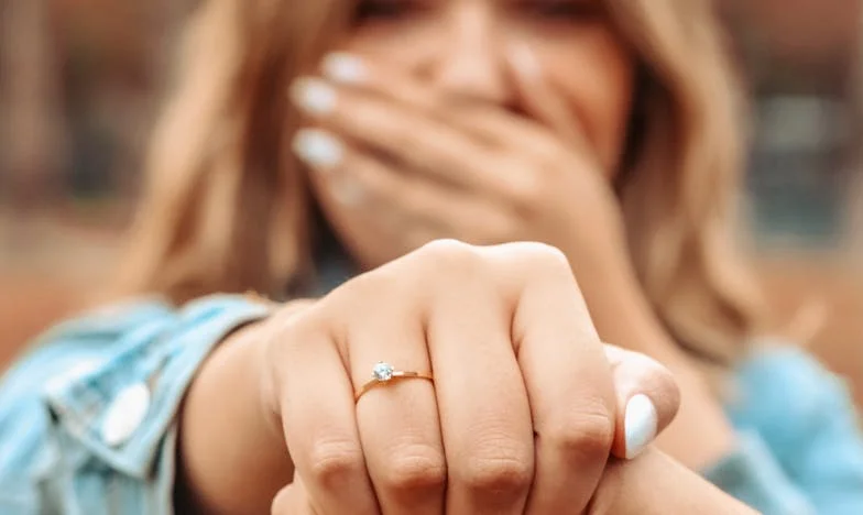 Ticho nedělních obědů: Když se rodina rozpadá u stolu