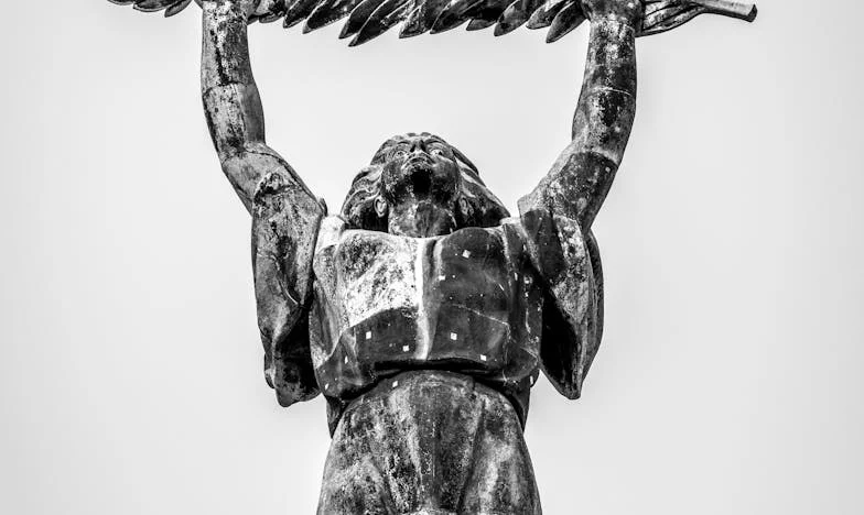 Ve stínu matčiny zloby: Příběh o vině a útěku