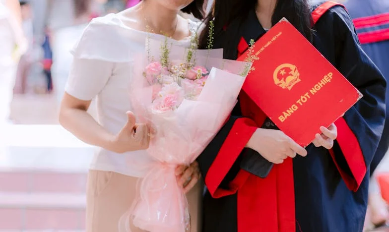 Za zavřenými dveřmi: Vyznání ženy z Prahy, která musela volit mezi rodinou a sebou