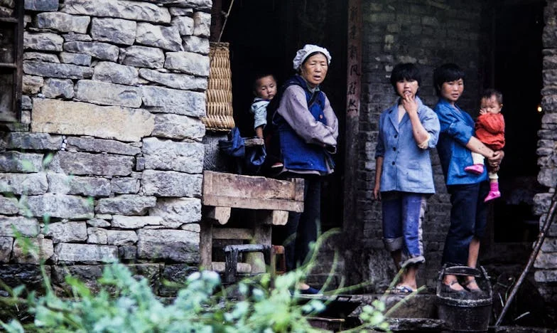 Ozvěny nevyřčeného: Hledání odpovědí dcery v české vesnici