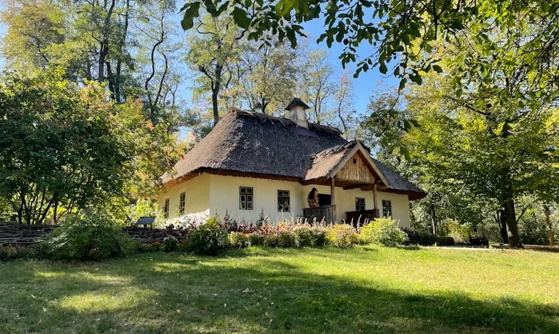 Moștenirea din Umbra Trecutului: Cum Ne-a Despărțit Casa Mamei