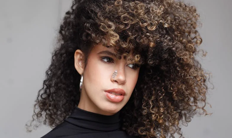 „Am simțit că ceva nu e în regulă, dar nu am avut curaj să întreb”: Povestea unei familii românești destrămate de tăceri