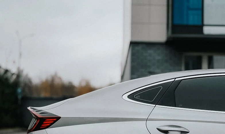 În umbra fratelui meu – Povestea unei trădări de neiertat