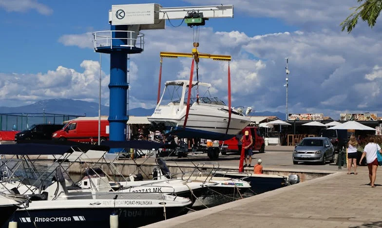 Între două lumi: Povestea mea despre căutarea unui loc într-o familie nouă