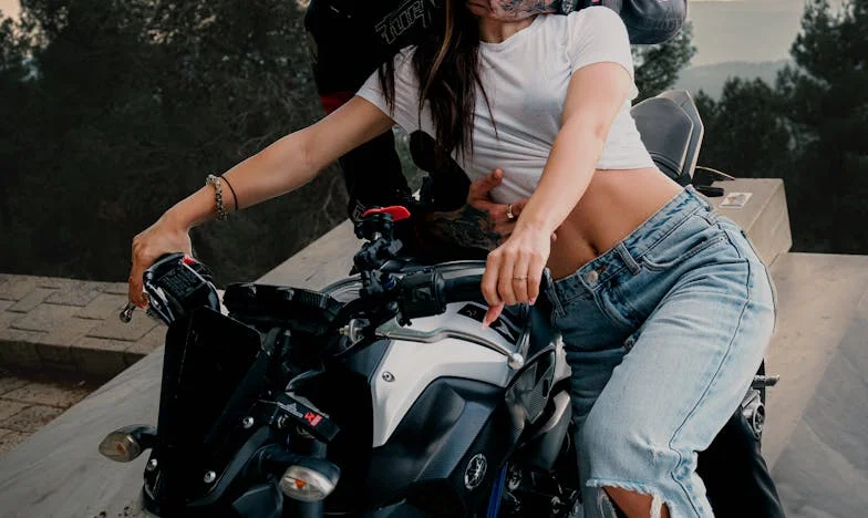 Între două uși: Povestea unei mame care nu-și mai găsește locul