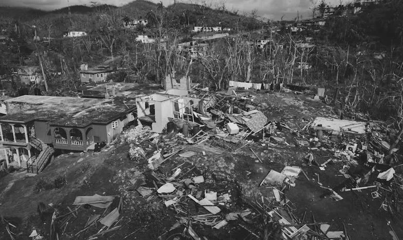 Am închis ochii la trădările lui — până când am căzut pe stradă și am văzut cine îmi este cu adevărat alături