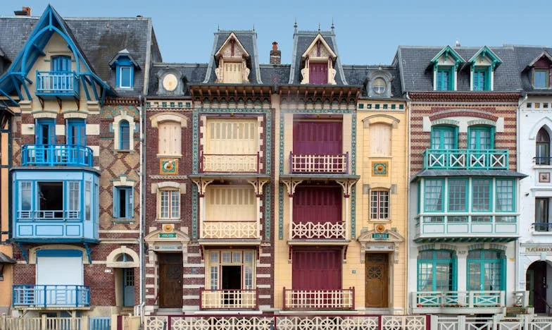 Când Mama Soacră Devine Centrul Universului Meu: Între Datorie și Libertate