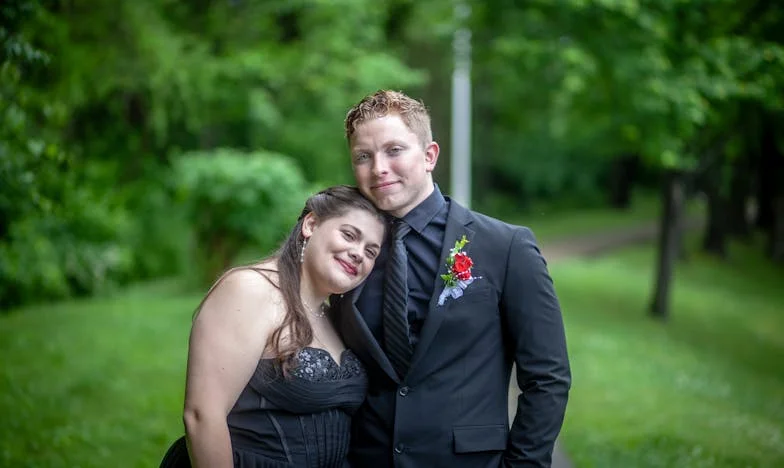 Ce cred vecinii noștri: Povestea unei iubiri, a prejudecăților și a unui gard