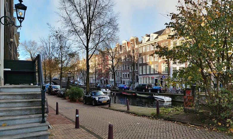 Între dorința de libertate și teama de a pierde: Povestea unei mame și a fiului ei