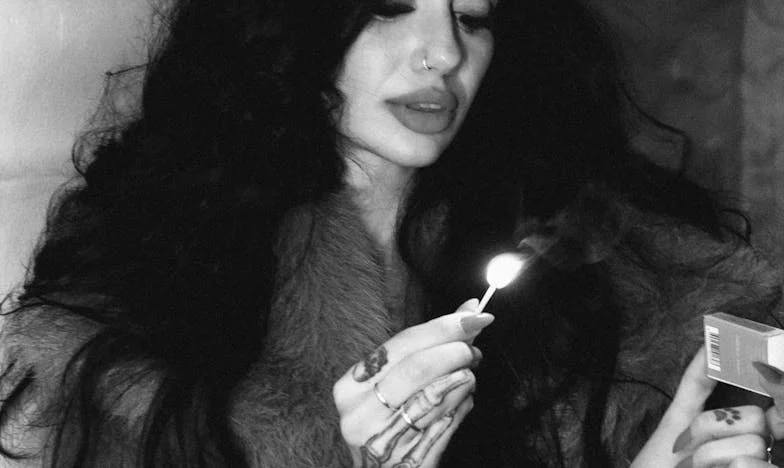 Între două focuri: Povestea unei nurori în război cu soacra