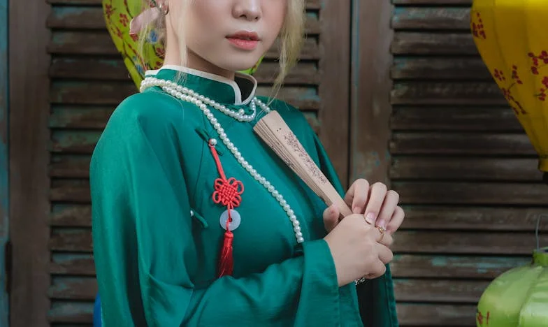 Între două lumi: Cum să supraviețuiești reproșurilor mamei mele