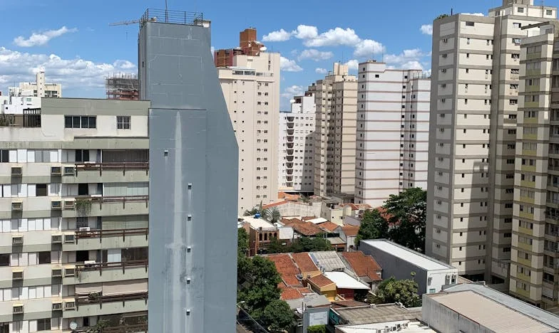 „Nu mai pot, Vlad! Am nevoie să respir…” – Mărturia unei mame care a fugit ca să nu se piardă pe sine