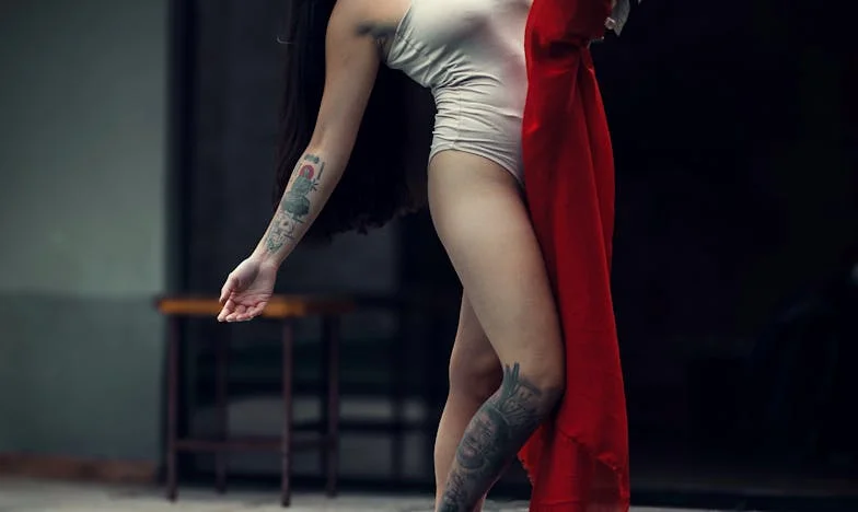 Soțul meu m-a părăsit pentru alta. 15 ani mai târziu, a bătut la ușa mea cerând ajutor