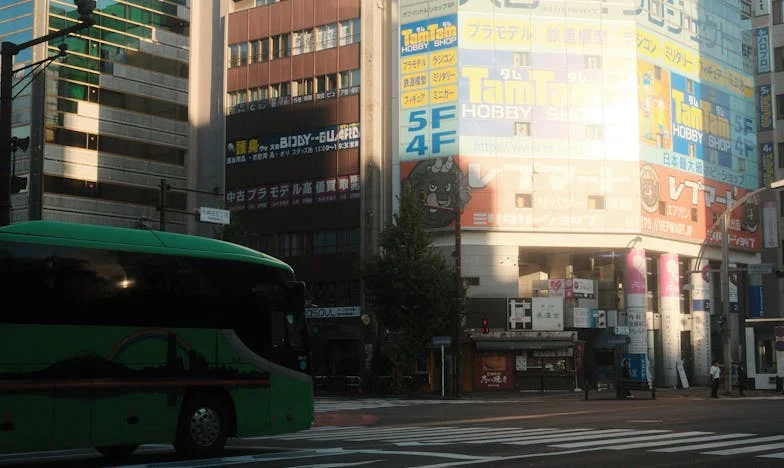 Strălucirea staniului: Povestea unei întoarceri și a iertării